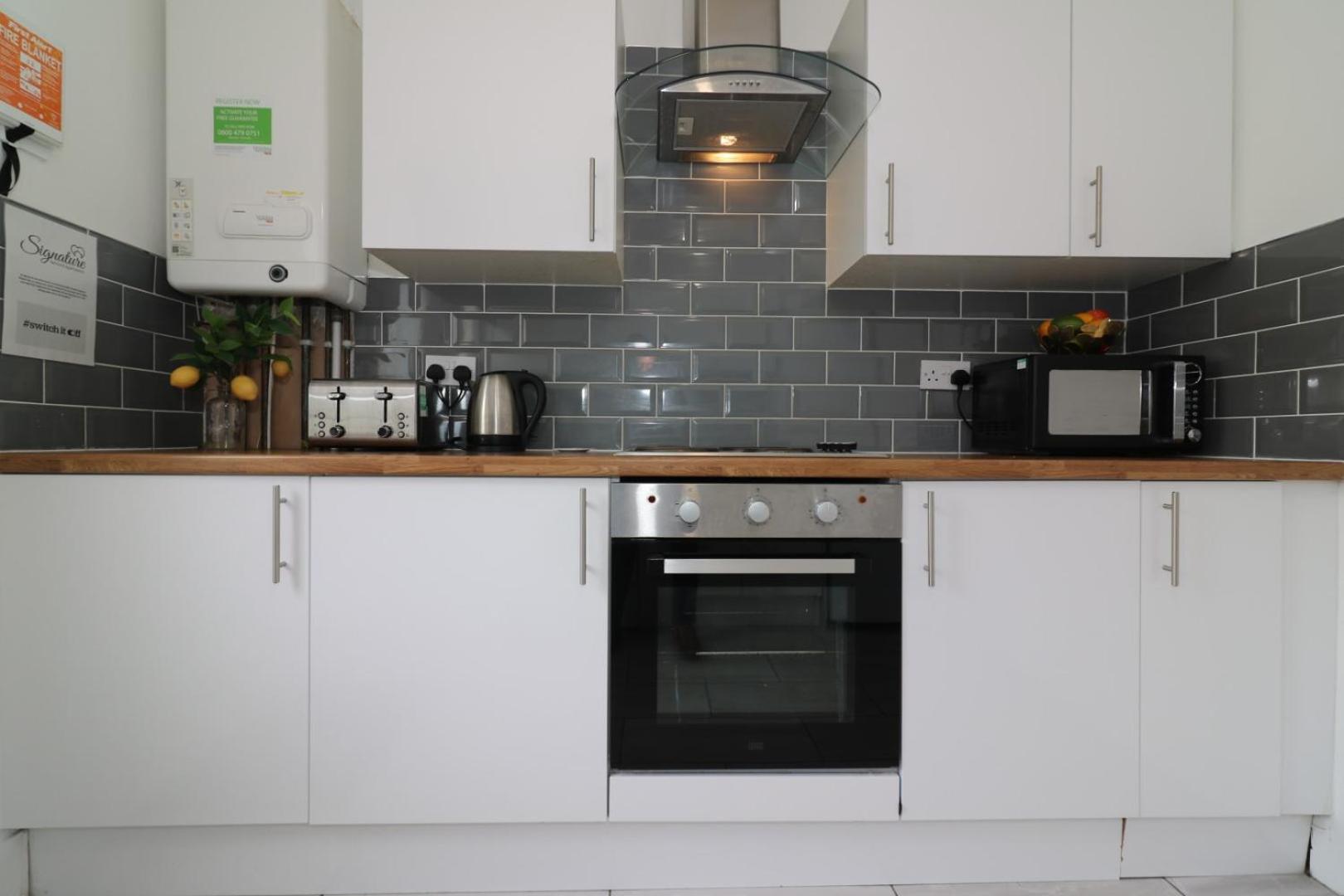 Signature - Gartlea House Apartment Еърдри Екстериор снимка
